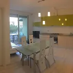 Appartamento Con Terrazza Centralissimo A 100 Mt Dal Mare