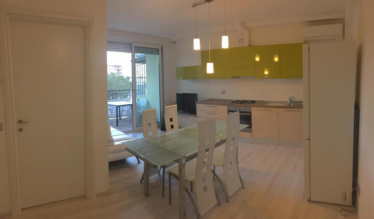 Con Terrazza Centralissimo A 100 Mt Dal Mare * Cattolica